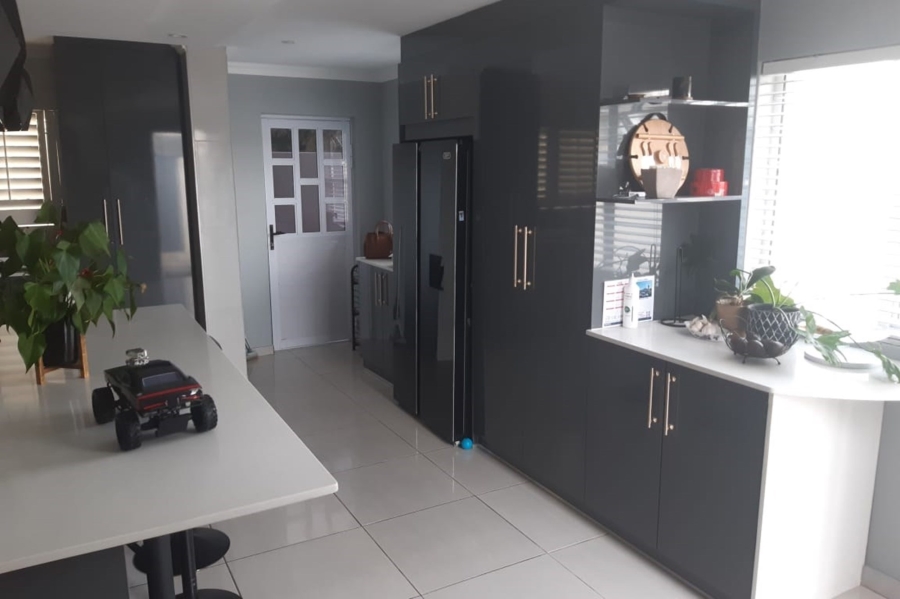 To Let 3 Bedroom Property for Rent in Parklands Western Cape